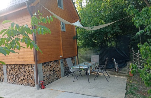 Gura Suhasului Cabin | Peaceful Cabana for Rent in Ocnele Mari, Valcea Region