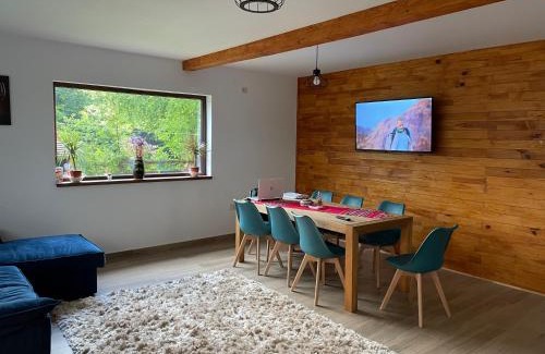 Salatrucel Ski Chalet | Experience Cabana din Livada with Pool in Călimănești