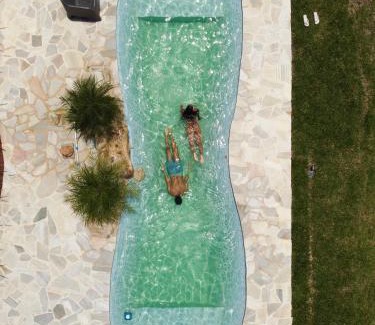Araras House | Cabana do Alto: Nature Retreat with Pool and Hot Tub