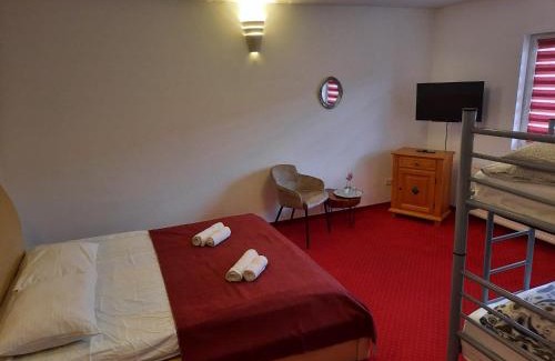 Deda House | Explore Cabana Donca: Pet-Friendly Haven with Hot Tub