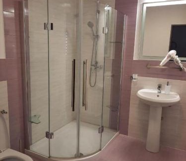 Deda House | Explore Cabana Donca: Pet-Friendly Haven with Hot Tub