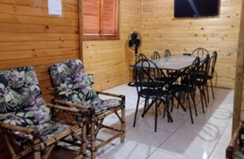 Machadinho House | Budget-Friendly Cabana for 12 with Pet and Child Amenities