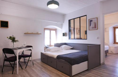 Rumilly Apartment | Inviting Cabana & Entre 2 Lacs - Family-Friendly Retreat