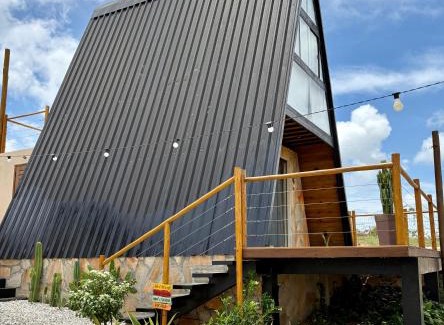 Serra de Sao Bento Ski Chalet | Top-Rated Cabana Estrelas da Colina: Pet & Child Friendly