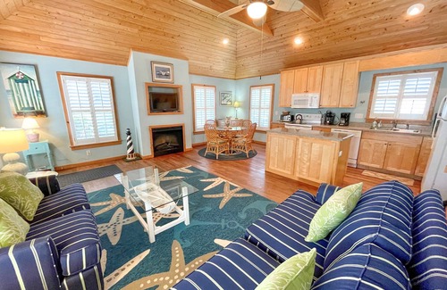Ocracoke Condo | Cabana III: Ideal Romantic Escape with Shared Pool Access