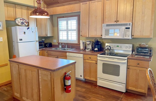 Ocracoke Condo | Cabana IV: Ideal Retreat for Two with Pool Access