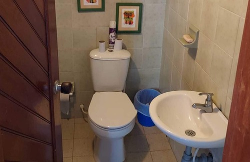 Puerto Colombia Cottage | Relax at Cabana Kiosco: Scenic Lake, Pool & Kitchen Amenities