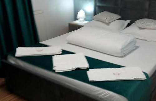 Lupeni Other | Oceanfront Haven: Cabana Mea with Hot Tub & Kids' Fun