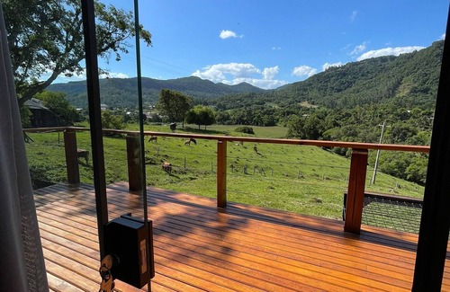 Picada Cafe Cabin | Relaxing Retreat at Cabana Montana: Pet Friendly & Spa
