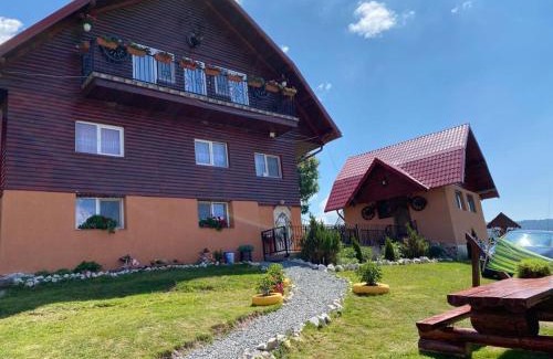 Arieseni House | Family-Friendly Cabana Popasul Vânătorului with Kitchen Access