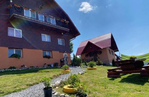 Arieseni House | Family-Friendly Cabana Popasul Vânătorului with Kitchen Access