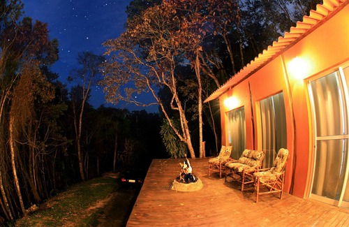 Juquitiba Cabin | Nature-Inspired Escape at Cabana Refúgio da Mata