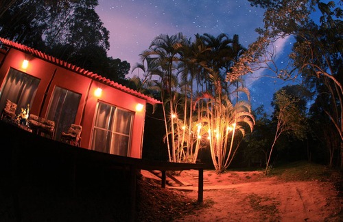 Juquitiba Cabin | Nature-Inspired Escape at Cabana Refúgio da Mata