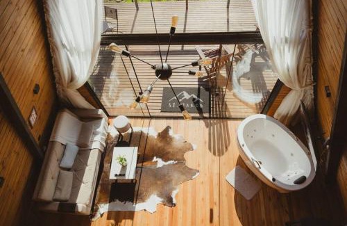 Nova Petropolis Ski Chalet | Romantic Cabana with Hot Tub Near the City Center