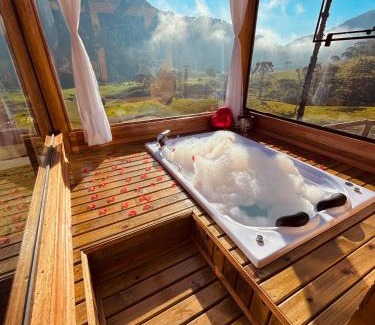 Bom Retiro House | Romantic Cabana with Ocean View & Pool in Bom Retiro
