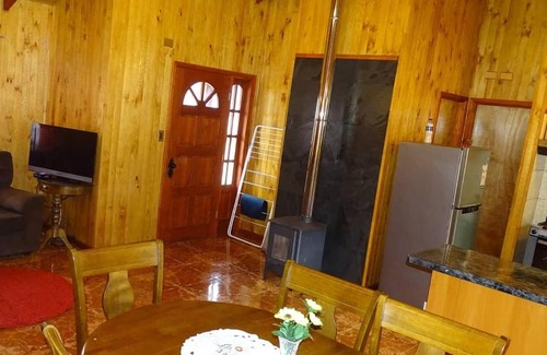 Malalcahuello House | Discover Cabana Santa Matilde: Pet-Friendly Retreat with Kitchen