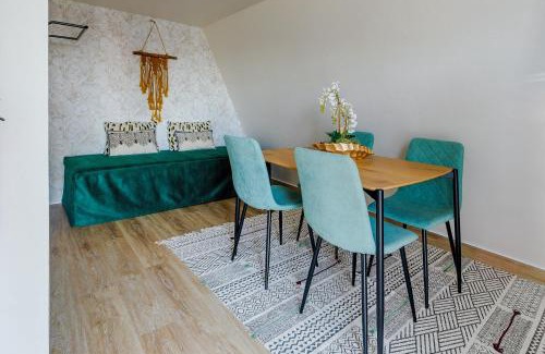 Castelo de Paiva Apartment | Discover Cabana Sobreiro: Oceanfront Getaway with Hot Tub