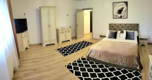 Ipotesti House | Inviting Cabana Stejarul: Pet-Friendly with Breakfast Included