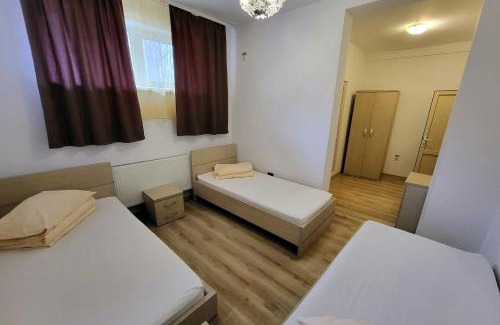 Ipotesti House | Inviting Cabana Stejarul: Pet-Friendly with Breakfast Included