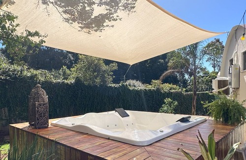 Cascavel Cabin | Quirky Hipster Cabana with Pool & Kitchen Amenities