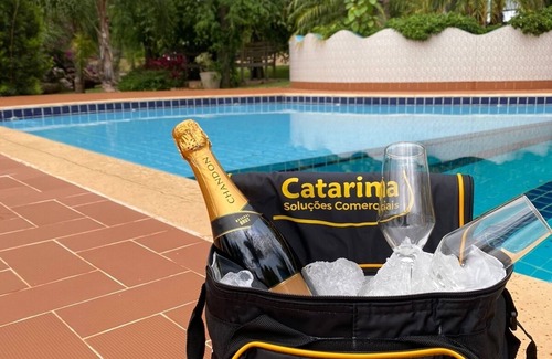 Cascavel Cabin | Musical-Themed Cabana with Pool and Kitchen Amenities