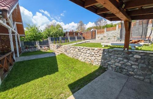 Aiud House | Pet-Friendly Retreat at Cabana Tudor - Rated 9.2/10