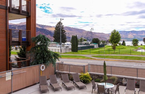 Chelan House | Cabana: Family-Friendly Retreat with Pool and 4-Star Comfort