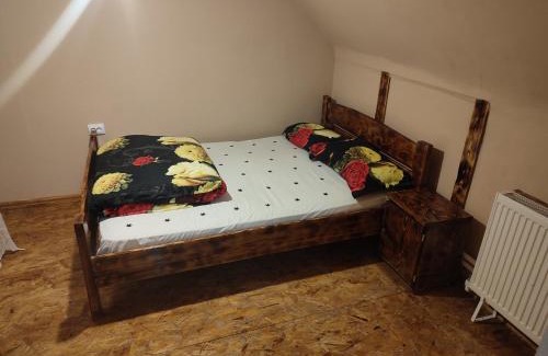 Horea Cabin | Pet-Friendly Cabana Virful Muntelui with Pool & Dining