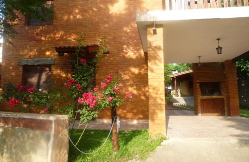 Santa Rosa de Calamuchita House | Pet-Friendly Retreat at Cabanas los Lirios - Rated 9.3/10