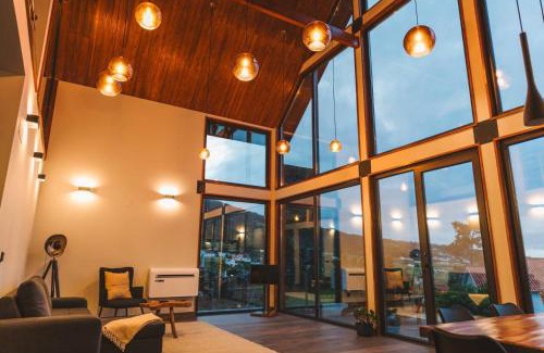 Sao Roque do Pico Ski Chalet | Family-Friendly Cabanas do Pico 2b - Highly Rated 4-Star Stay