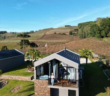 Pinto Bandeira Ski Chalet | Experience Cabanas Le Vigne: Guest Rated 9.9 with Hot Tub