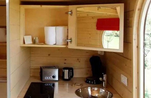 Bar-sur-Aube Cabin | Relax at Cabane with Pool and Spa Amenities for Families
