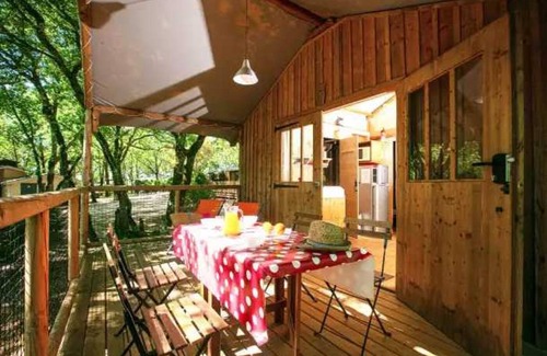 Loupiac Cabin | Cozy Cabane with Pool & Spa – Family and Pet Friendly