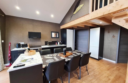 Paroisse Saint-Vincent-de-Paul Ski Chalet | Stunning Cabane with Exceptional Views in Dole