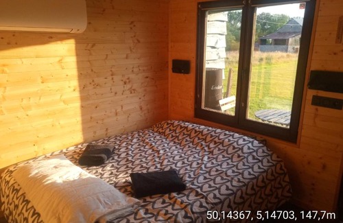 Lessive Hotel | Cozy Cabane de l'Ermitage with Breakfast & Hot Tub