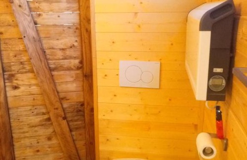 Lessive Hotel | Cozy Cabane de l'Ermitage with Breakfast & Hot Tub