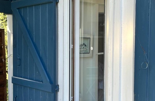 Andernos-les-Bains Cabin | Discover Cabane Edena: Garden, Bikes & Wifi Near the Beach