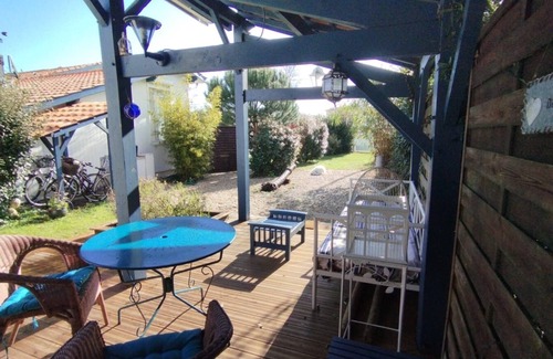 Andernos-les-Bains Cabin | Discover Cabane Edena: Garden, Bikes & Wifi Near the Beach