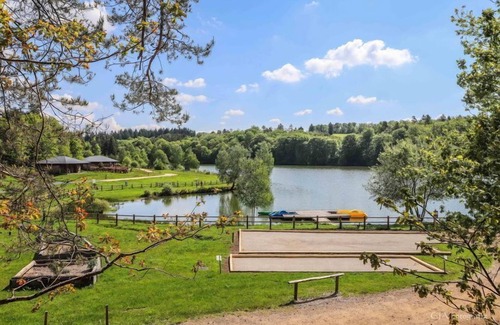 Meyrignac-l'Eglise Apartment | Cabane Familiale | Vue Forêt | Accès Direct au Lac