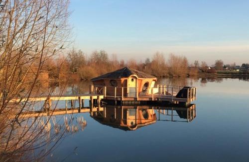 Varanges Ski Chalet | Unique Floating Cabane Millenium with Family-Friendly Amenities