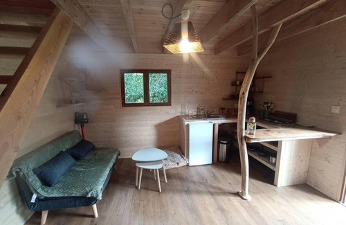 Marcillac-la-Croisille Ski Chalet | Unique Cabane Insolite à la Ferme for Family Getaways