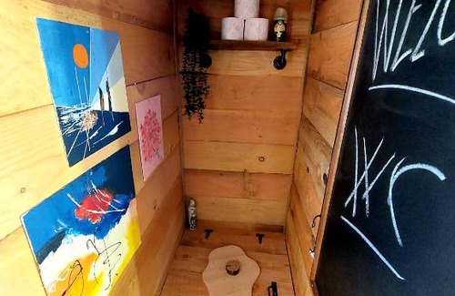 Luzy Ski Chalet | Cozy Cabane Insolite: Oceanfront Stay in Morvan Bourgogne