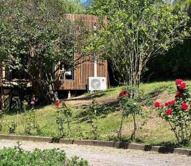 Collonges-sous-Saleve House | Pet-Friendly Cabane Jacomeli Genève with Oceanfront Views
