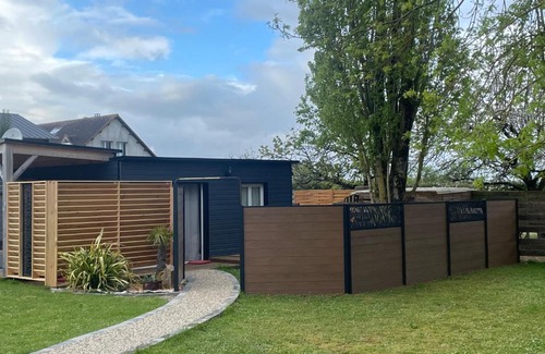Saint-Julien-l'Ars Apartment | Tranquil Cabane Just 15 Minutes from Futuroscope