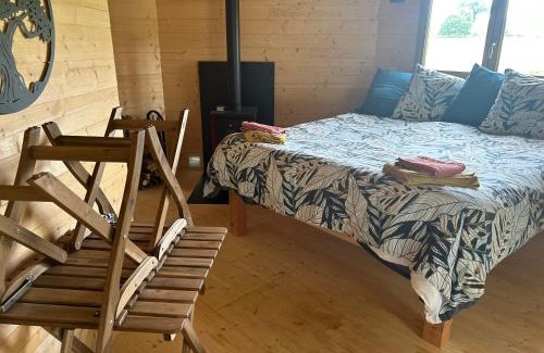 Lunas Bed & Breakfast | Tranquil Cabane Perchée aux Loges du Temps in Lunas