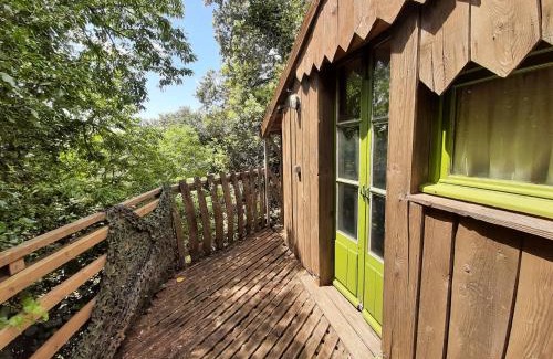 Argelliers Ski Chalet | Cozy Cabane Perchée de Lys: Pet-Friendly Retreat