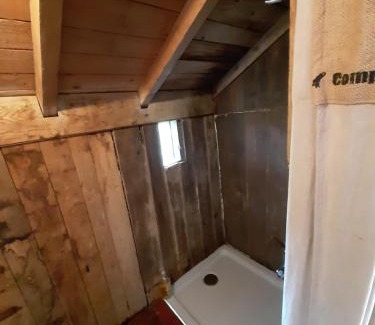 Argelliers Ski Chalet | Cozy Cabane Perchée de Lys: Pet-Friendly Retreat