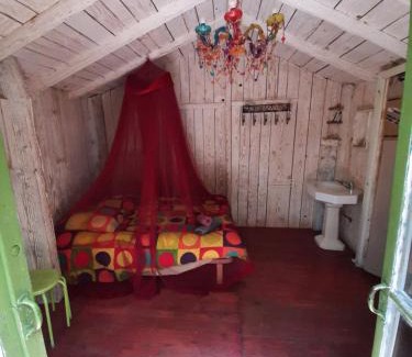 Argelliers Ski Chalet | Cozy Cabane Perchée de Lys: Pet-Friendly Retreat