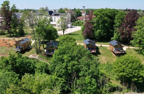 Paroisse Saint-Vincent-de-Paul Ski Chalet | Pet-Friendly Retreat at Cabanes du Domaine des Fées