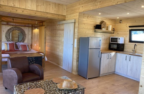 Villarzel-du-Razes Cabin | Discover Cabanes Trésors de Campagne with Pool and Spa